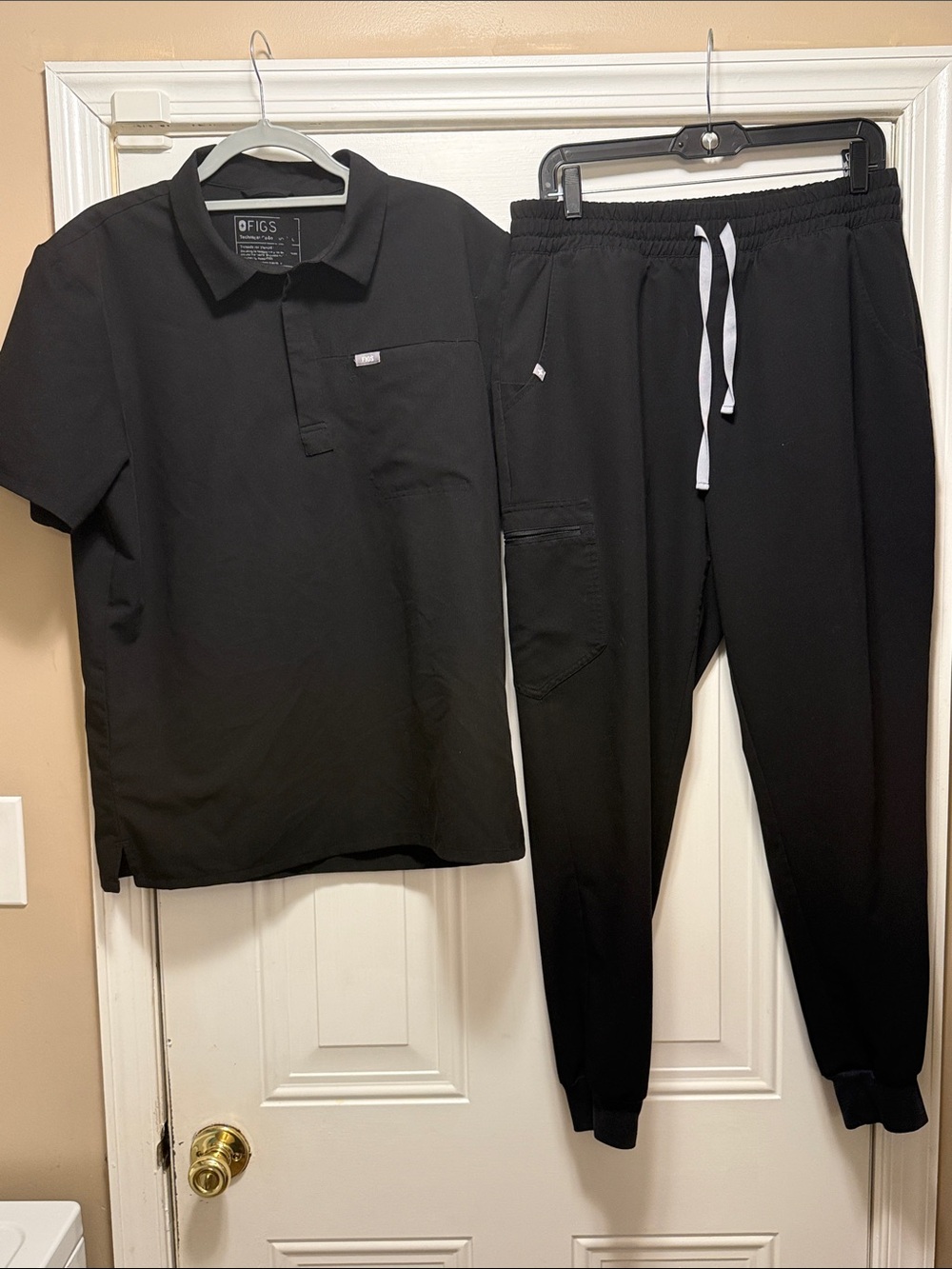 FIGS Black Men's Joggers with grey Drawstring size Large